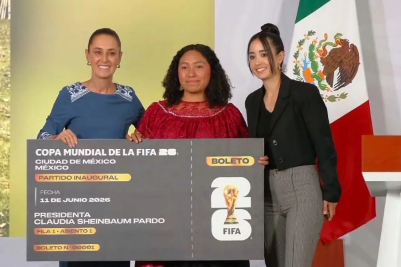 Gobierno federal presenta a ganadoras de boletos para el Mundial 2026