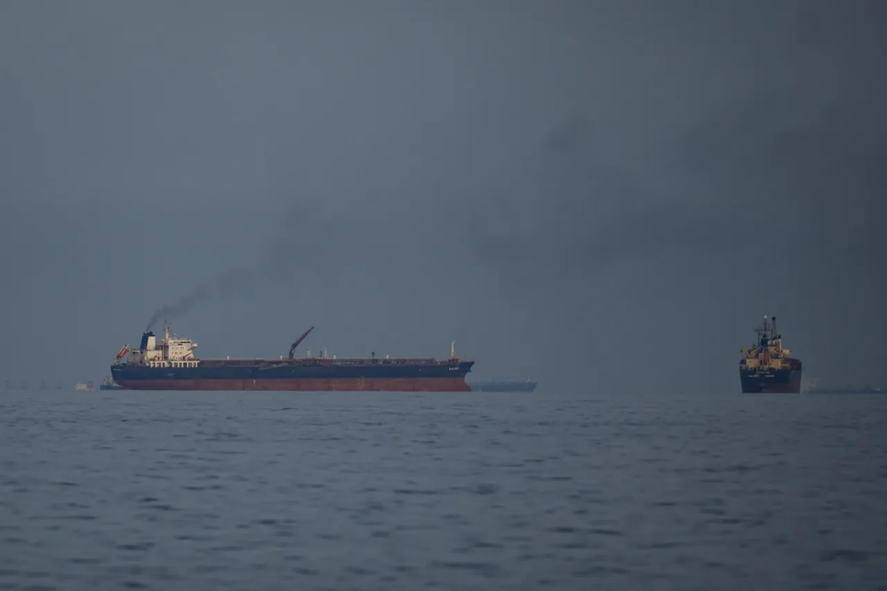 Aumenta tránsito de barcos en el estrecho de Ormuz pese a restricciones y tensiones regionales