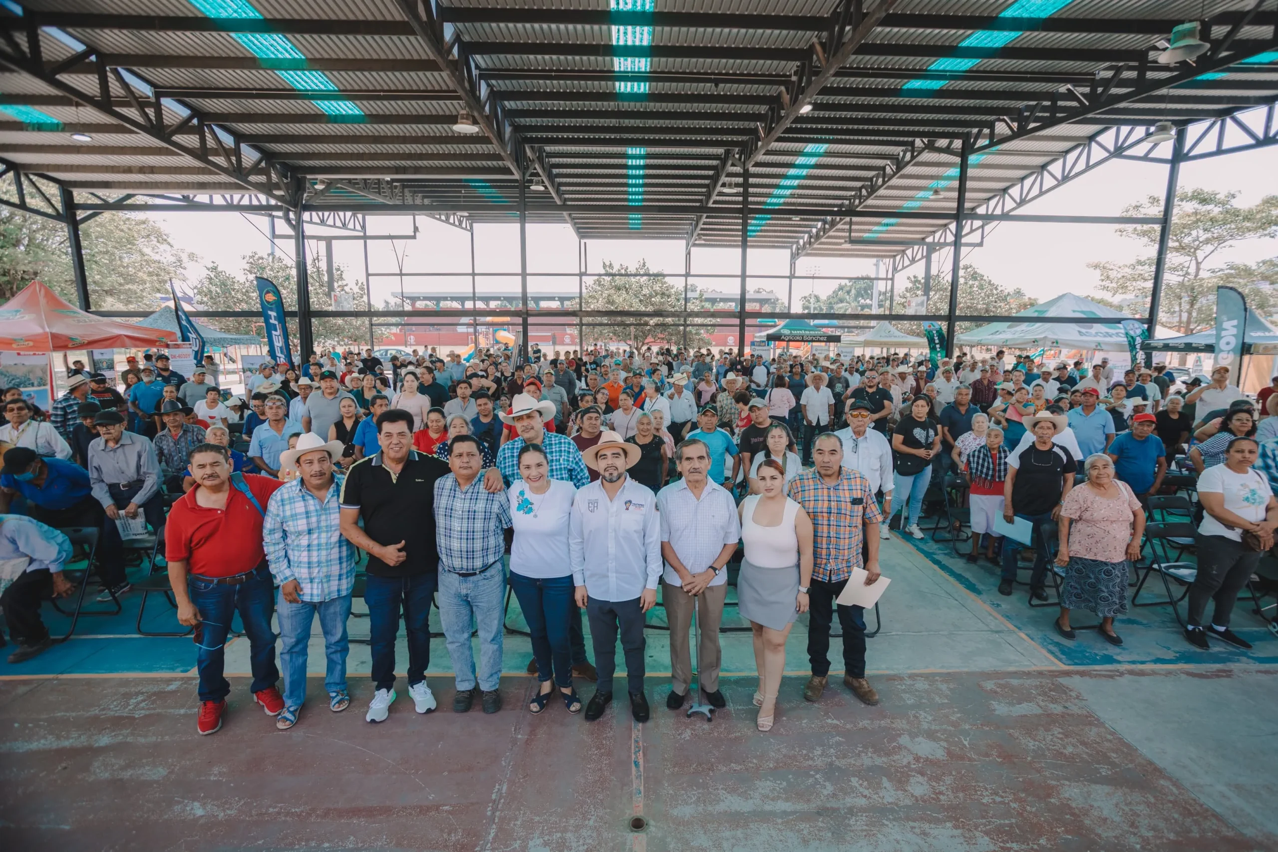 Entrega Eder Alonso semillas y fertilizante a más de 700 productores de Yautepec
