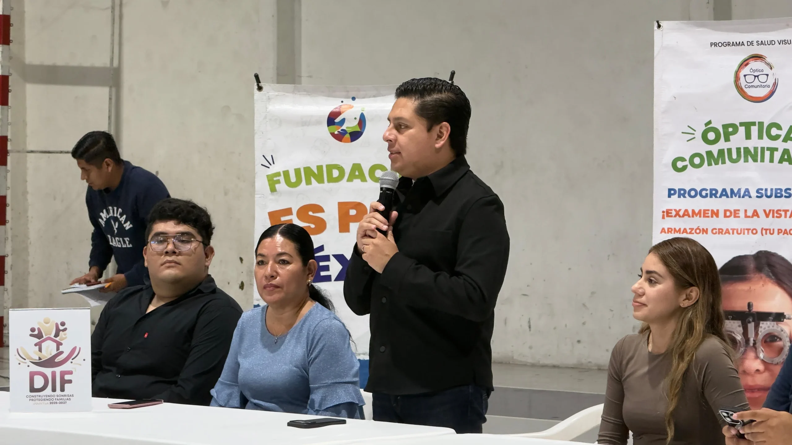 Jojutla y Fundación Es Por México entregan más de 200 lentes gratuitos a habitantes del municipio