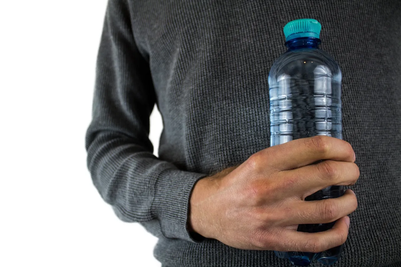 Profeco revela cuáles son las marcas de agua embotellada que sí cumplen con lo que prometen